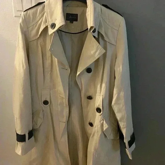Trenchcoat - Picture 2 of 7
